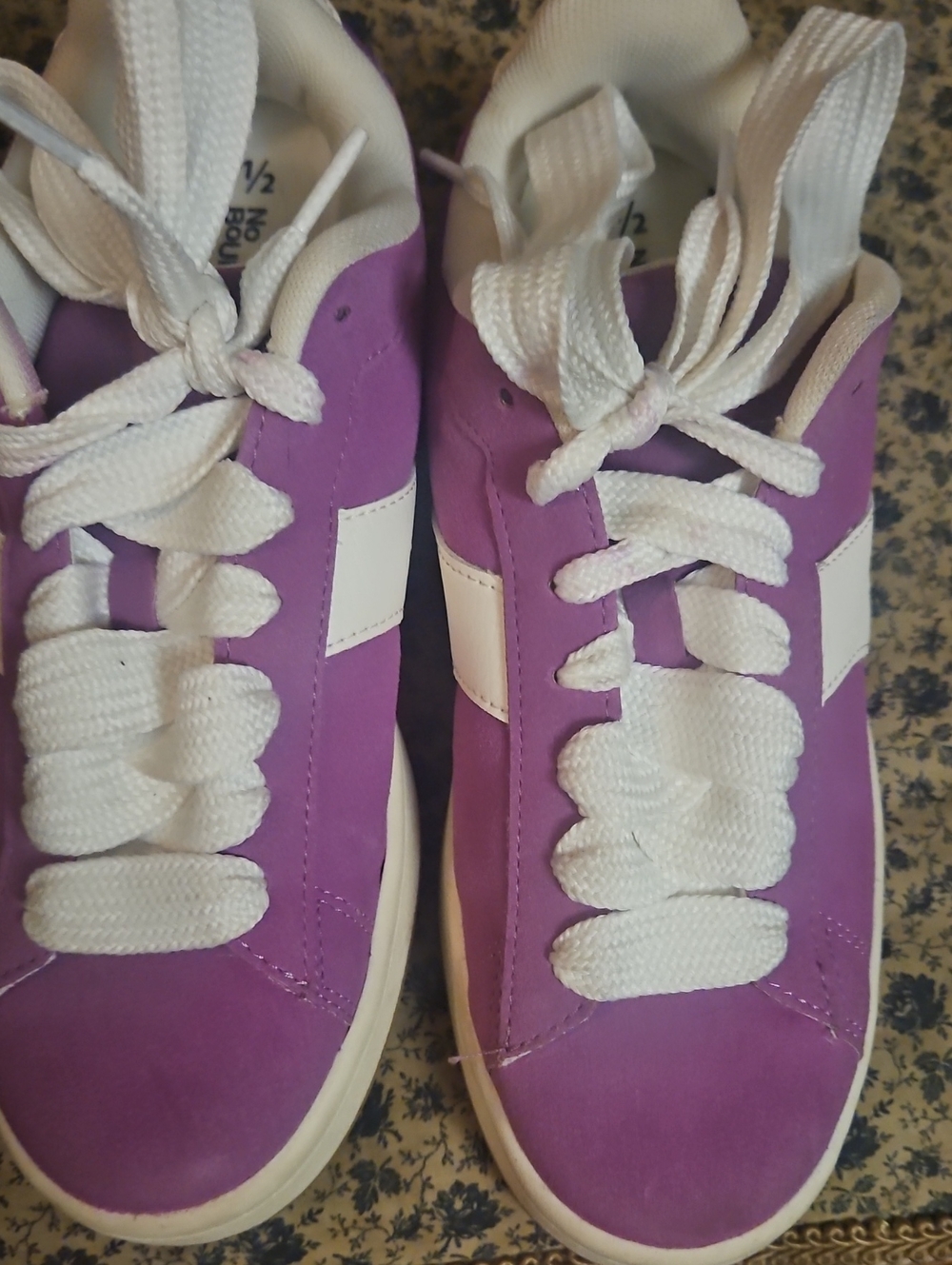 EUC NOBO Sneakers - Picture 4 of 4